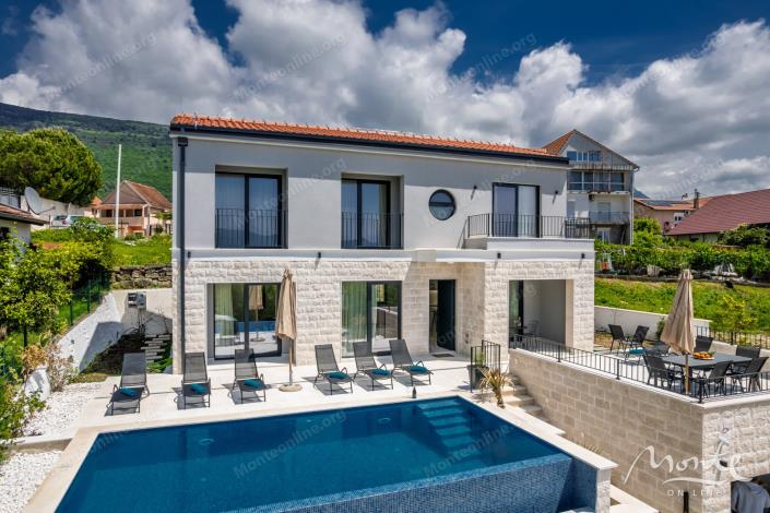 Image No.1-4 Bed Villa for sale