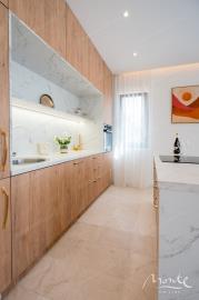 sovershenno-novaya-villa-s-bassejnom-v-prigorode-tivata_10