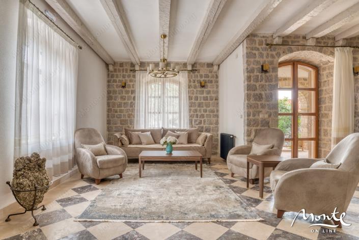 Image No.8-4 Bed House for sale