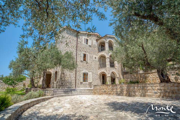 Image No.1-4 Bed House for sale