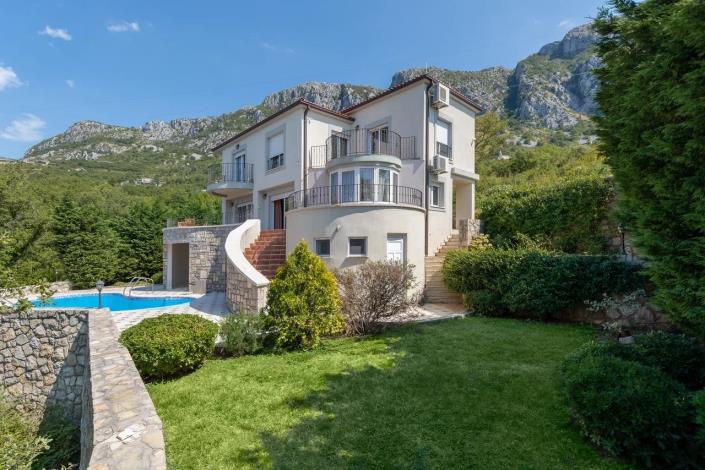 Image No.1-5 Bed Villa for sale