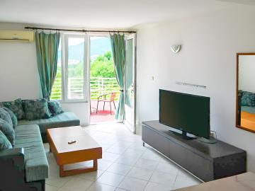 otel-s-panoramnymi-vidami-v-petrovcze_02