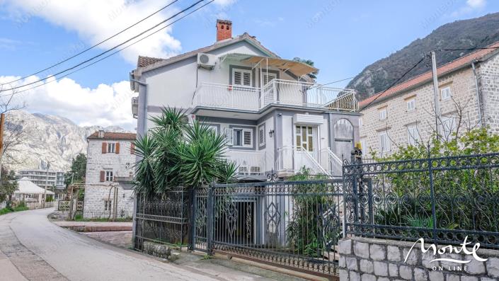 Image No.1-4 Bed House for sale