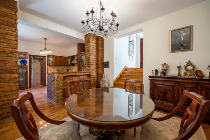 Image No.8-4 Bed House for sale