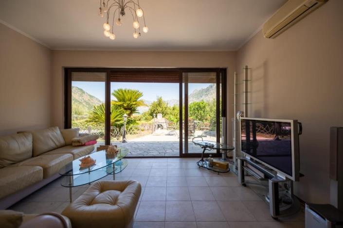 Image No.11-4 Bed House for sale