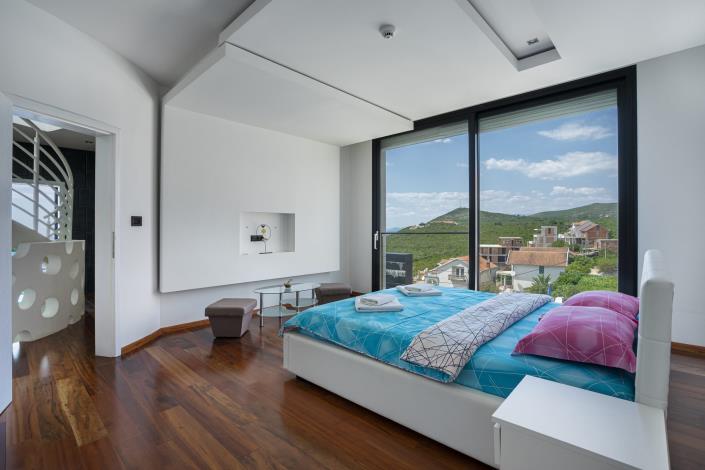 Image No.7-7 Bed Villa for sale