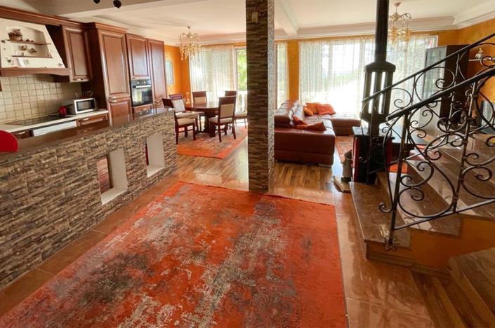 Image No.2-4 Bed House for sale