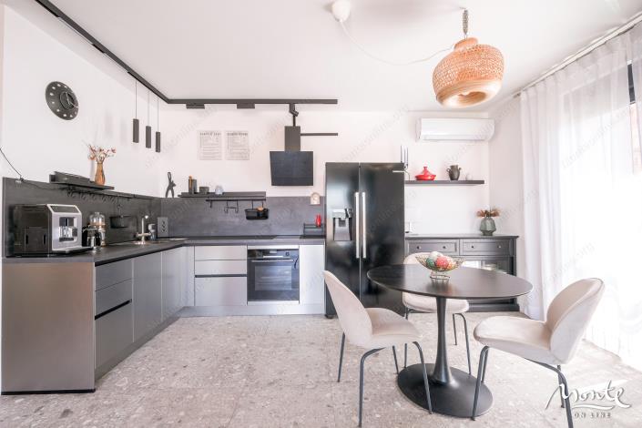 Image No.7-3 Bed Flat for sale