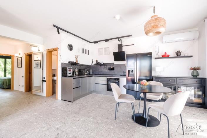 Image No.9-3 Bed Flat for sale