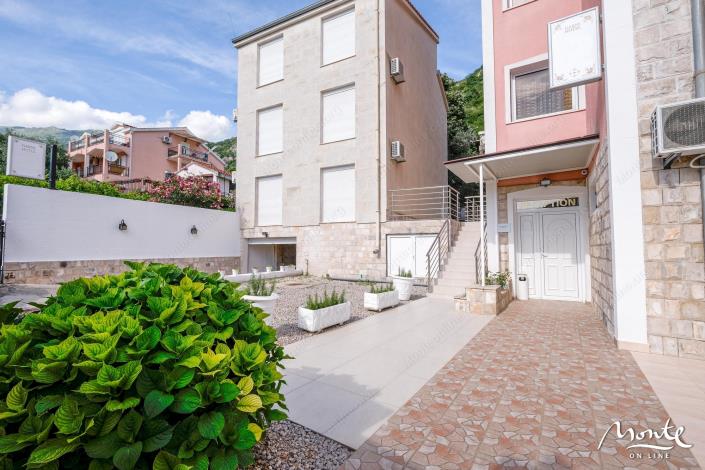 Image No.16-33 Bed Hotel for sale