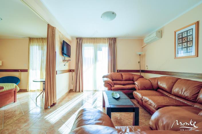 Image No.27-33 Bed Hotel for sale