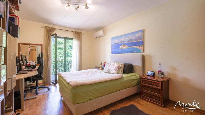 Image No.11-4 Bed Townhouse for sale