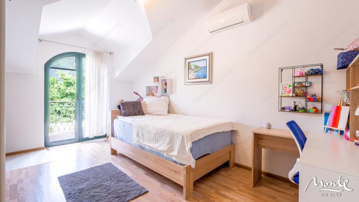 Image No.18-4 Bed Townhouse for sale