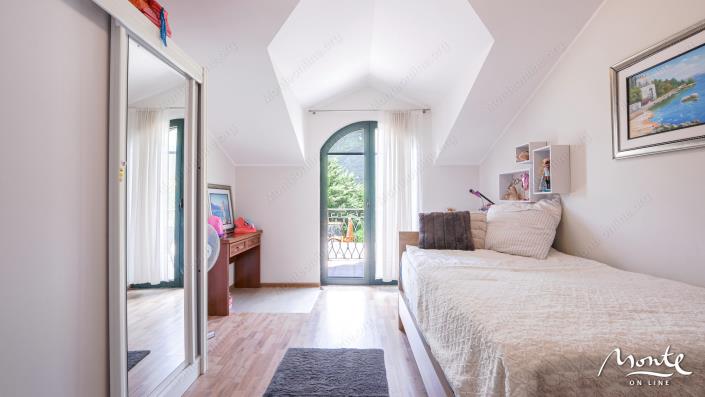 Image No.19-4 Bed Townhouse for sale