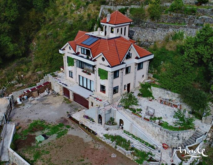 Image No.1-6 Bed Villa for sale