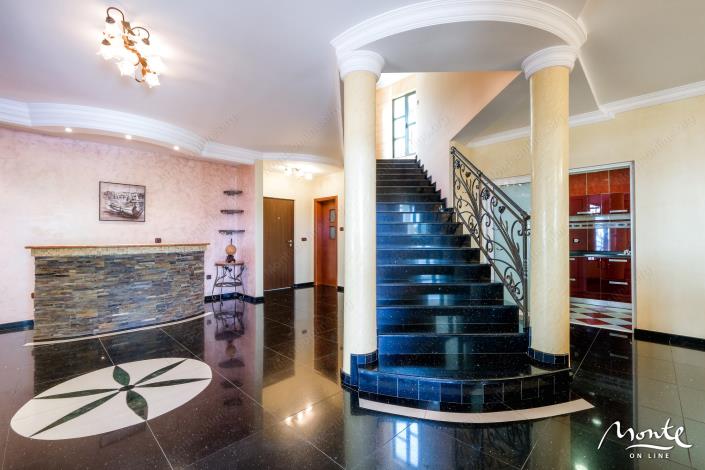 Image No.3-7 Bed Villa for sale