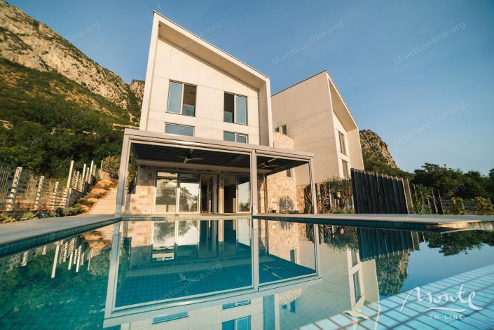 Image No.1-4 Bed Villa for sale