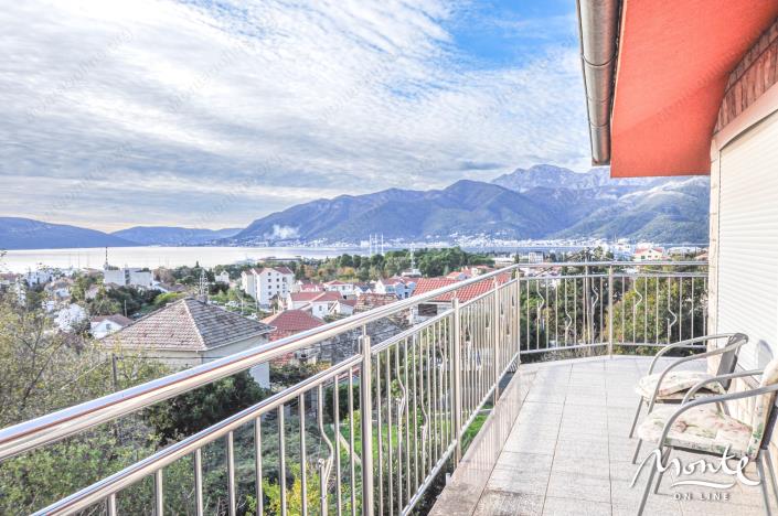Image No.1-4 Bed House for sale