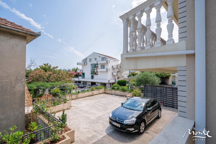 Image No.6-5 Bed House for sale