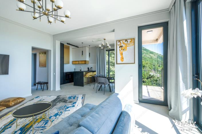 Image No.12-4 Bed Townhouse for sale