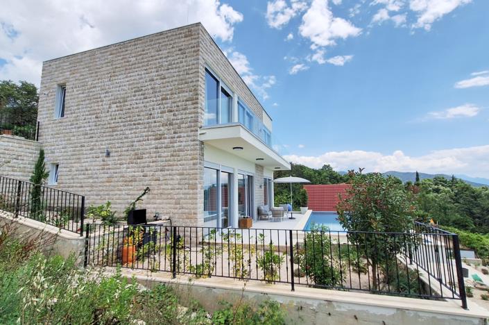 Image No.1-4 Bed Villa for sale