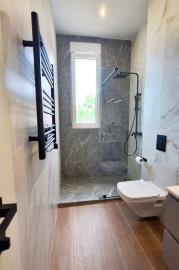 sovershenno-novaya-stilnaya-villa-s-bassejnom-v-g-herczeg-novi_15