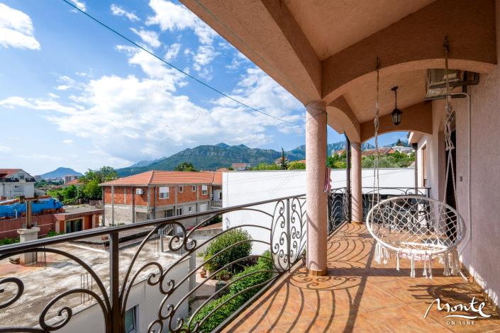 Image No.1-4 Bed House for sale