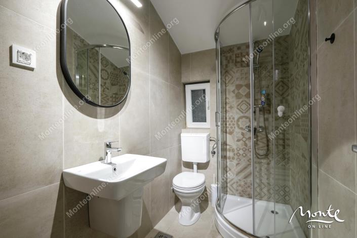 Image No.19-5 Bed House for sale