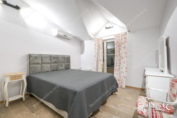 Image No.26-5 Bed House for sale