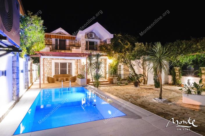 Image No.1-5 Bed House for sale