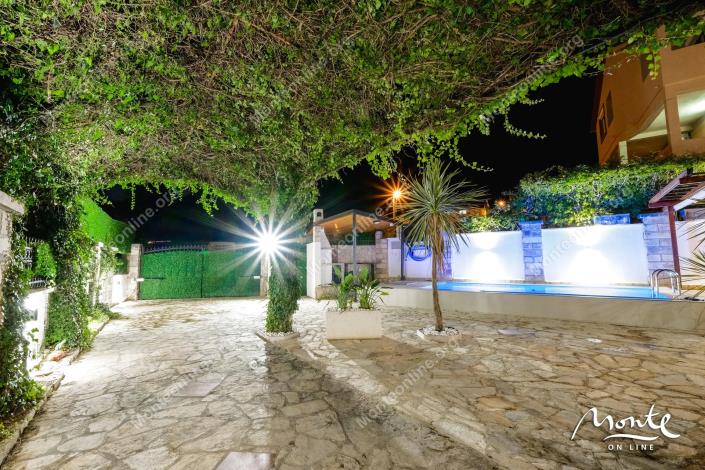 Image No.42-5 Bed House for sale