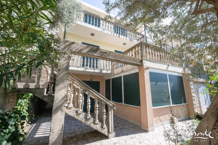 Image No.3-8 Bed House for sale