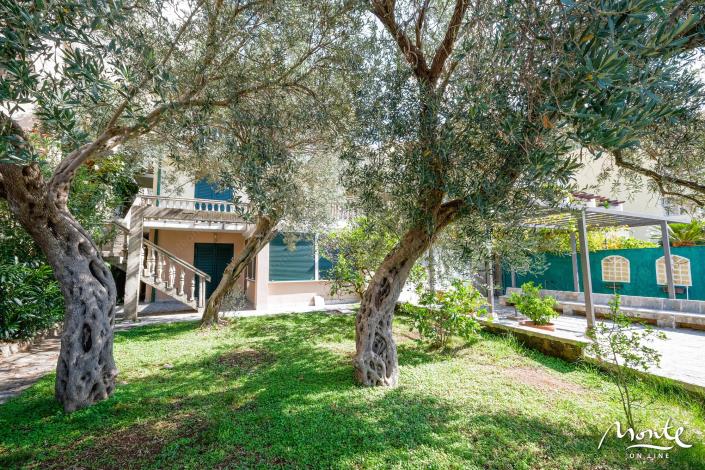 Image No.7-8 Bed House for sale