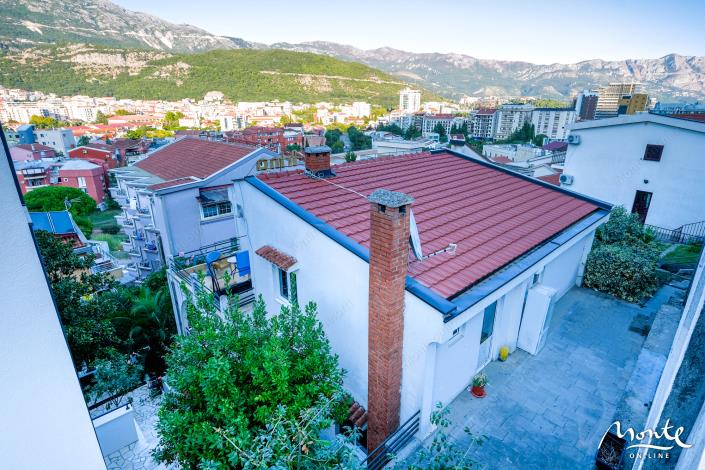 Image No.1-6 Bed House for sale