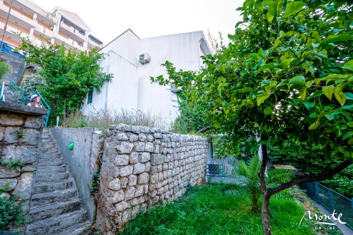 Image No.6-6 Bed House for sale