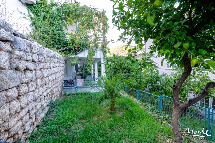 Image No.8-6 Bed House for sale