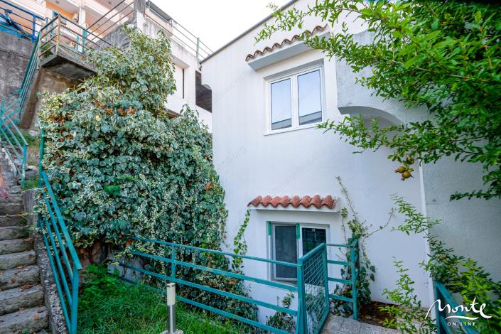 Image No.9-6 Bed House for sale