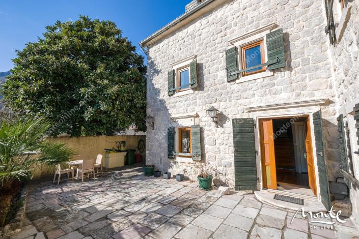 Image No.2-6 Bed Villa for sale