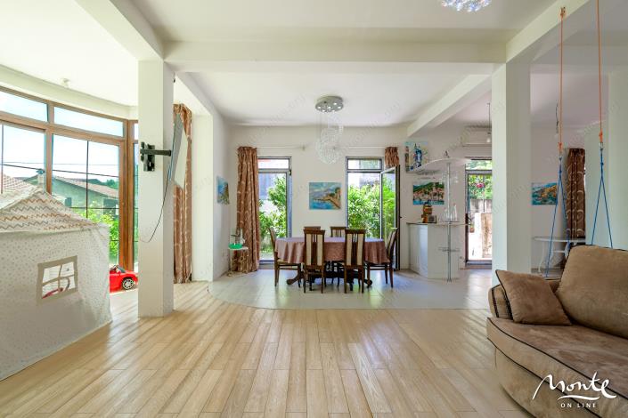 Image No.5-6 Bed House for sale