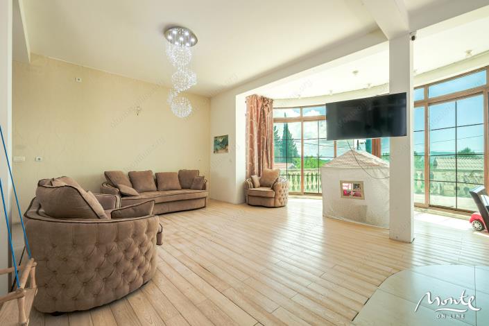 Image No.8-6 Bed House for sale