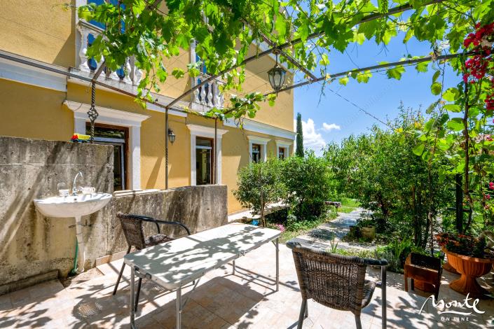 Image No.18-6 Bed House for sale