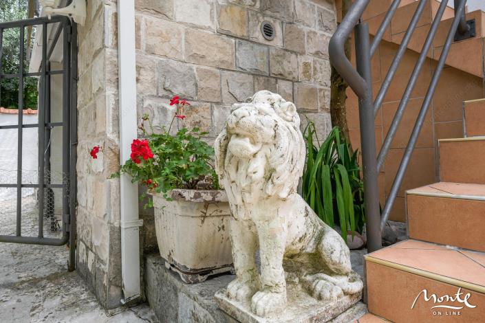 Image No.7-4 Bed Cottage for sale