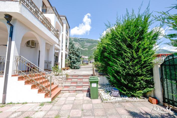 Image No.6-6 Bed House for sale