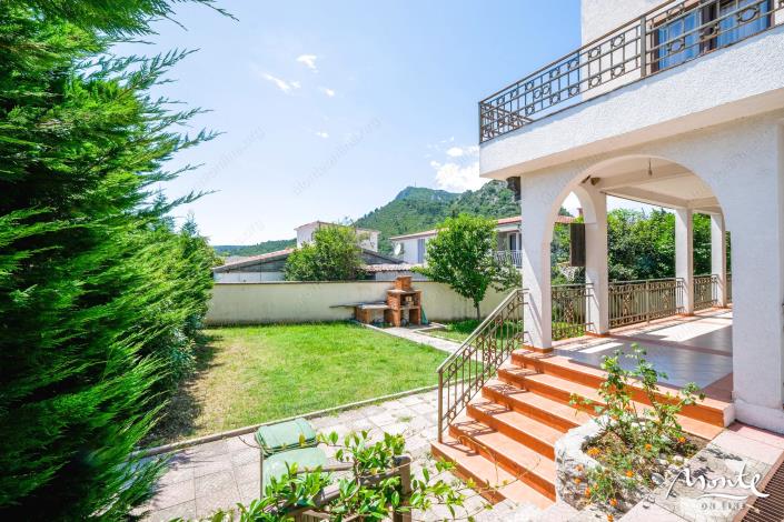 Image No.8-6 Bed House for sale