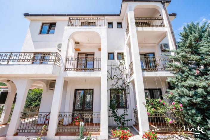 Image No.9-6 Bed House for sale