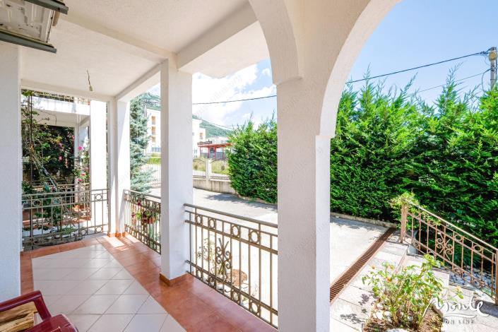 Image No.12-6 Bed House for sale