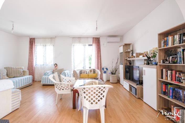 Image No.24-6 Bed House for sale