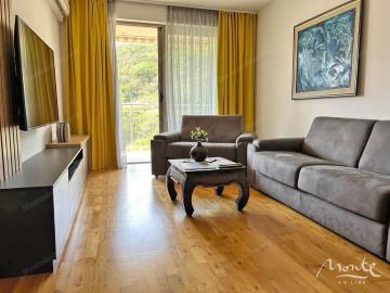 svetlaya-kvartira-s-bolshoj-terrasoj-u-plyazhej-milochera-przhno-budva_03