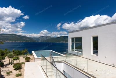 sovremennaya-villa-s-panoramnym-vidom-na-more-v-krashichi_10