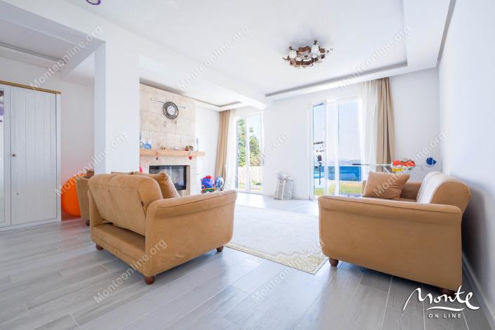 Image No.10-3 Bed House for sale